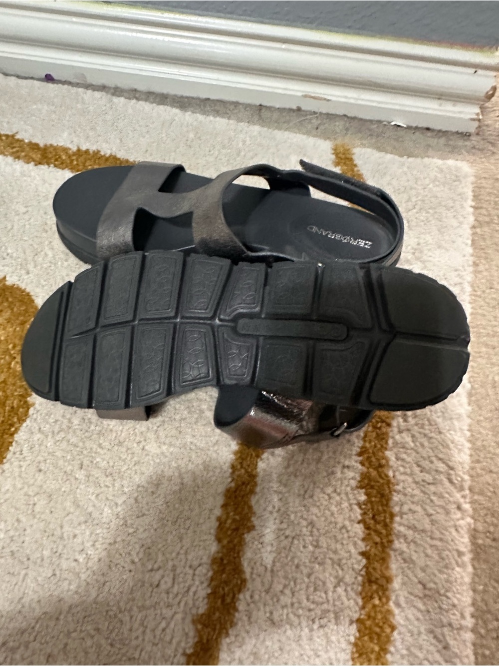 Cole Haan Zero Grand Silver/ Anthracite Sandal Size 6 - Picture 4 of 6